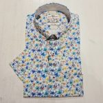 Camisa manga corta con bolsillo y estampado floral.